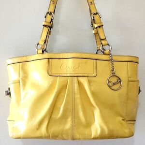 COACH Yellow patent leather Satchel 💛 pre loved item sold as is